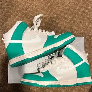 nike dunks size 6 womens